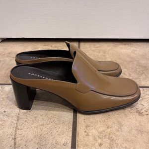 Vintage Apostrophe Tan Leather Brown Square Toe Mules Size 7 Heel Shoes Academia